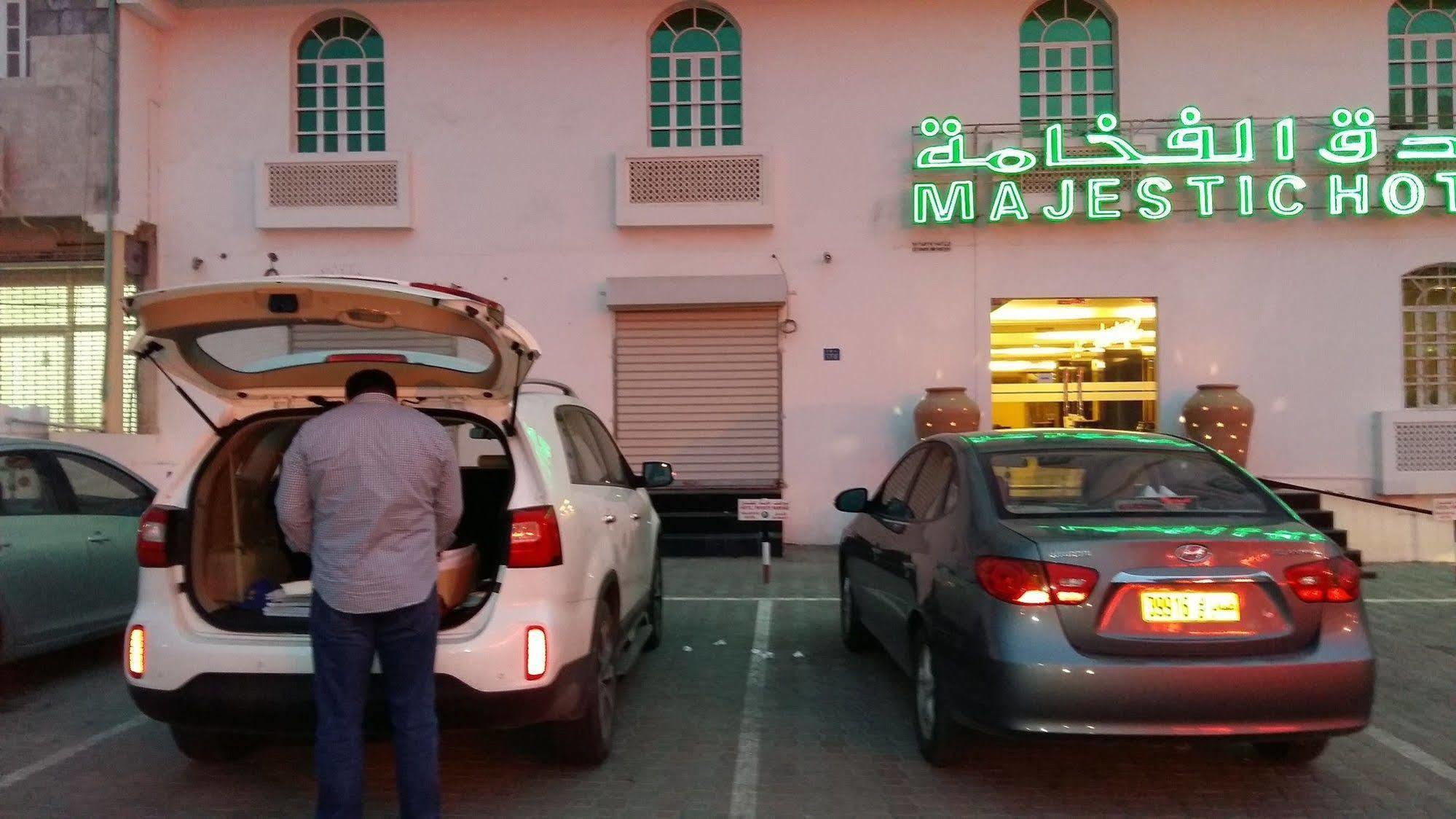 Majestic Hotel Wādī Kabīr Exteriör bild