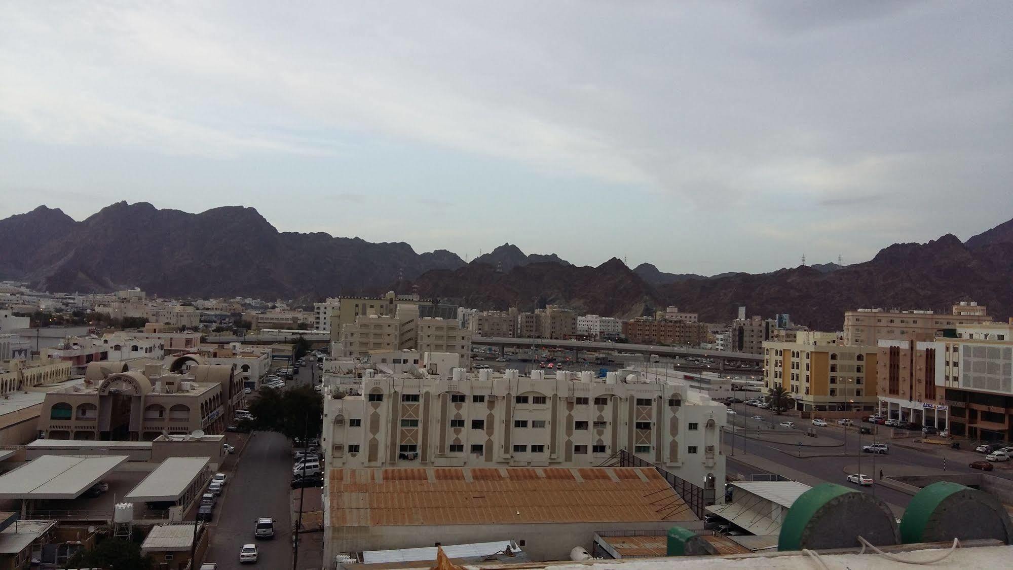 Majestic Hotel Wādī Kabīr Exteriör bild